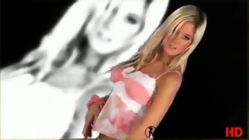 Blond Jana moves