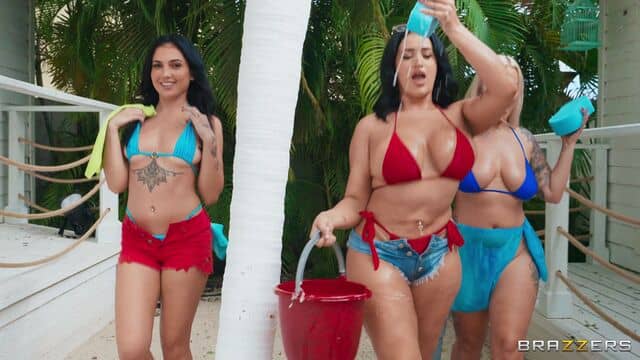 Blowjob porn with excellent Elana Bunnz and Nia Bleu from Brazzers Exxtra